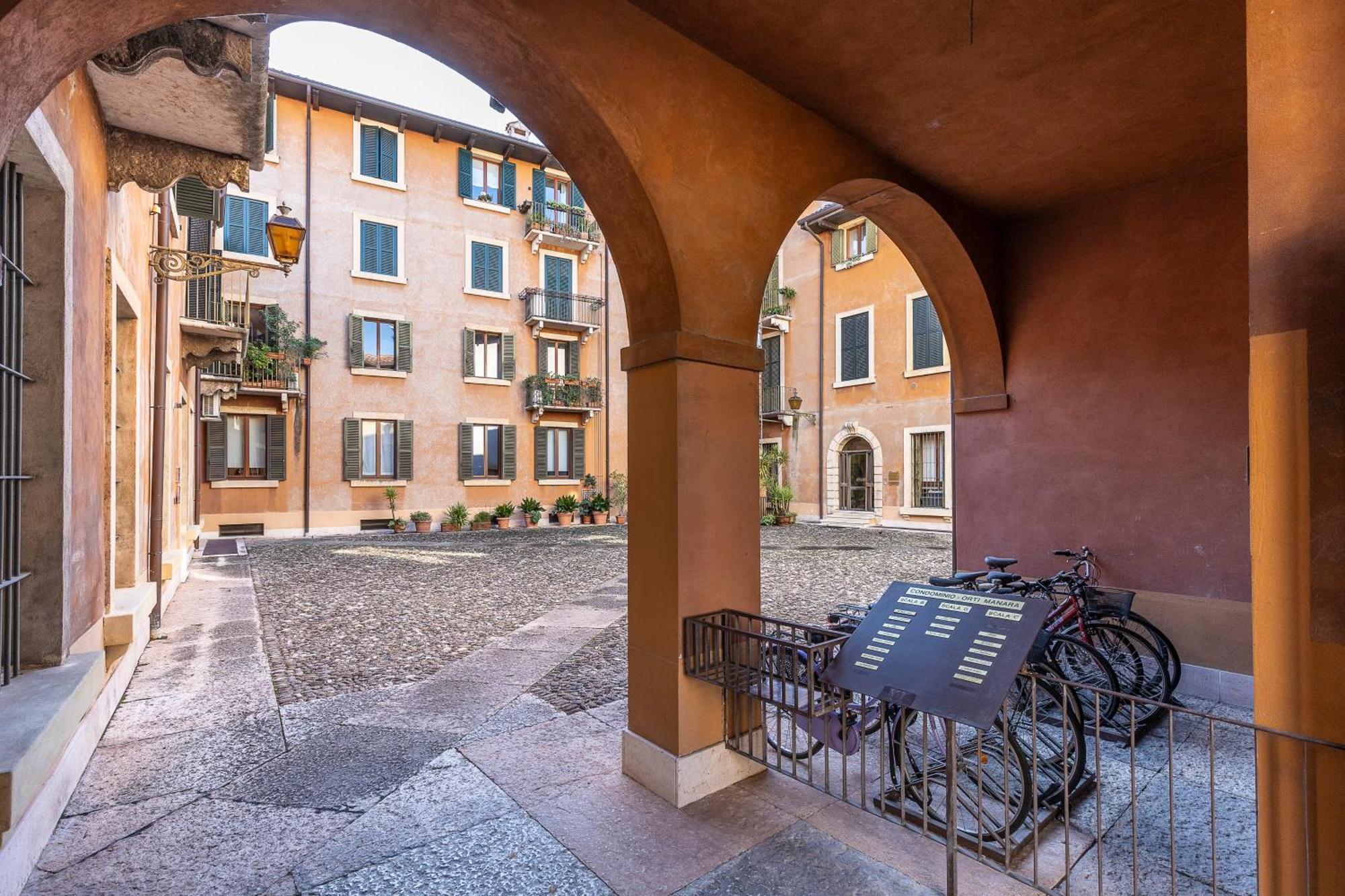 Orti Manara Design Apartments Verona Bagian luar foto